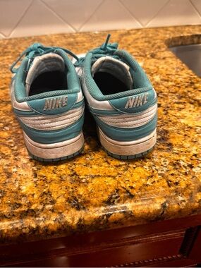 Nike Low-Top Sneakers in Teal and White